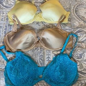 3 Victoria’s Secret bras size 38C